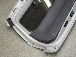 Дверь пятая Prius Alpha 2013 ZVW41 2ZRFXE