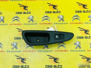 Фото запчасти кнопка стеклоподъемника задняя левая Peugeot 308 2010 контрактная запчасть Запчасть кнопка стеклоподъемника задняя левая Peugeot 308 2010