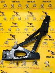 Запчасть петля крышки багажника правая Peugeot 408 2012