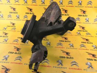 Цапфа задняя левая Peugeot 607