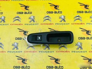 Запчасть кнопка стеклоподъемника задняя Peugeot 3008 2012