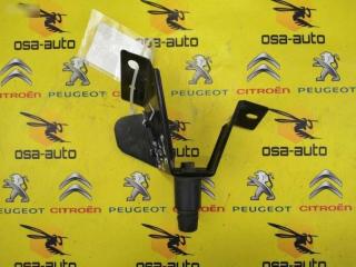 Запчасть опора двери багажника левая Peugeot 3008 2012