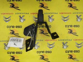 Запчасть опора двери багажника правая Peugeot 3008 2012