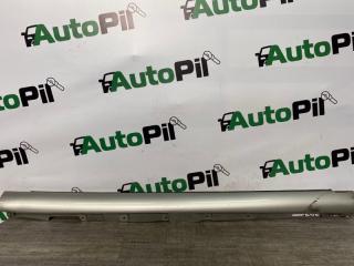 Накладка на порог правая Toyota Avensis 2006