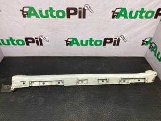 Накладка на порог правая Toyota Avensis 2011