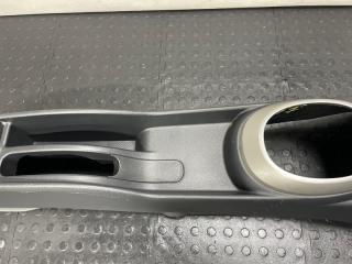 Консоль КПП Ist 2002 NCP61 1NZFE