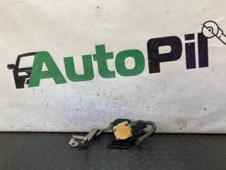 Датчик высоты дорожного просвета передний Toyota Avensis 2004