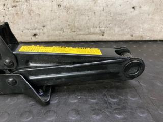 Домкрат Ist 2003 NCP65 1NZFE