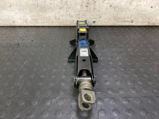 Домкрат Ist 2003 NCP65 1NZFE