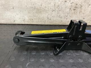 Домкрат Ist 2003 NCP65 1NZFE