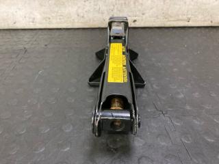 Домкрат Ist 2003 NCP65 1NZFE