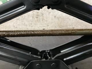 Домкрат Ist 2003 NCP65 1NZFE