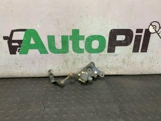 Датчик высоты дорожного просвета Toyota Avensis 2011