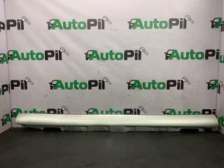 Накладка на порог правая Toyota Avensis 2007