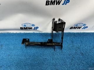 Кронштейн фары правый BMW 1