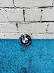 Эмблема крышки багажника BMW 1