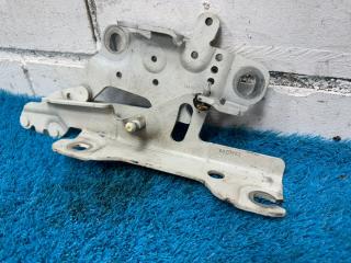 Петля капота правая BMW 3 f30 N20B20B Петля капота правая BMW 3 f30 N20B20B