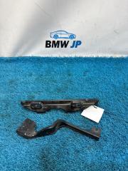 Кронштейн радиатора правый BMW 1 2015