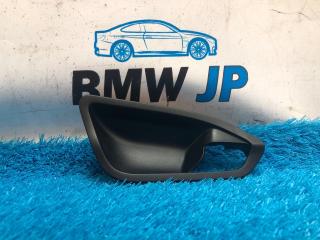 Фото запчасти накладка внутренней ручки двери правая BMW 1 2015 контрактная запчасть Запчасть накладка внутренней ручки двери правая BMW 1 2015
