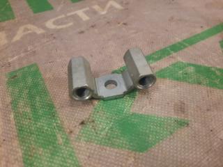 Запчасть фитинг Toyota Prius 2011