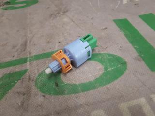 Фото запчасти концевик под педаль тормоза Mitsubishi RVR 2010 контрактная запчасть Запчасть концевик под педаль тормоза Mitsubishi RVR 2010