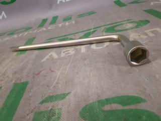 Запчасть ключ гаечный Toyota Corolla Fielder 2015