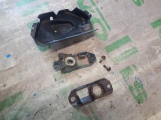 Запчасть замок капота Land Rover Discovery 2004