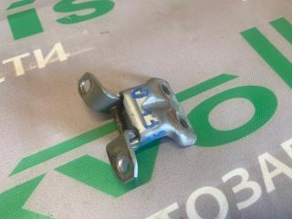 Запчасть кронштейн двери передний левый Toyota Rush 2008