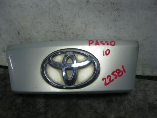 Запчасть накладка двери багажника Toyota Passo 2005