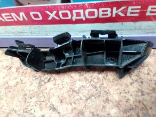 Крепление переднего бампера переднее правое Toyota Corolla Axio 2006-2008