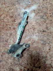 Петля капота правая передняя правая Toyota Vitz 1999-2005