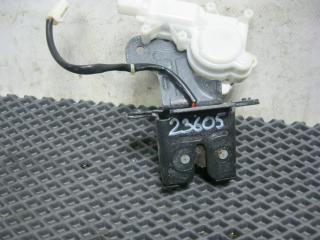 Замок двери багажника Mazda Axela 2005