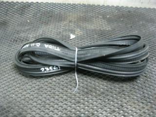 Запчасть уплотнитель багажника Nissan Tiida 2009