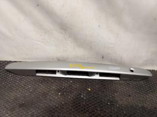 Накладка двери багажника Mazda Familia 2001