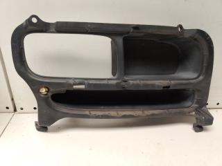 Оправа туманки правая передняя правая Toyota Avensis 2004