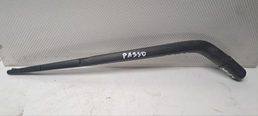 Дворник двери багажника Toyota Passo 2005