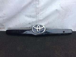 Накладка крышки багажника Toyota Camry