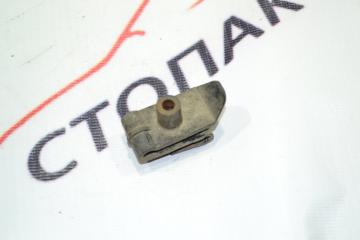 Запчасть крепление подкрылка Toyota Corolla 2001