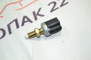 Фото запчасти концевик под педаль тормоза Toyota Corolla 2000-2006 контрактная запчасть Запчасть концевик под педаль тормоза Toyota Corolla 2000-2006