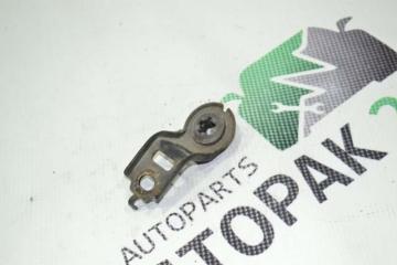 Крепление радиатора охлаждения Toyota Corolla 2003