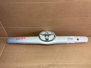 Накладка крышки багажника Toyota Camry