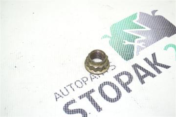 Гайка ступици Toyota Corolla 2001