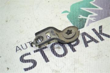 Крепление радиатора охлаждения Toyota Allex 2004