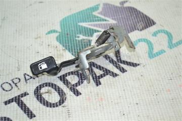 Ручка открывания лючка бензобака Toyota Runx 2002