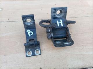 Петля двери Audi 80