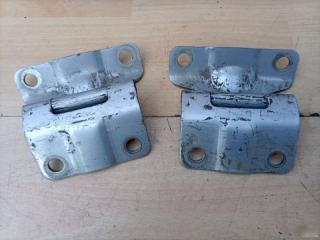 Петля крышки багажника Mitsubishi L200