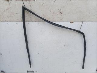 Уплотнительная резинка стекла SsangYong Rexton Б/У Уплотнительная резинка стекла SsangYong Rexton
