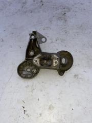 Кронштейн стабилизатора передний левый Audi A6 2004-2008