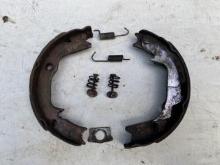 Колодки стояночного тормоза задние правые Hyundai Sonata 5 1998-2001