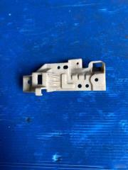 Кронштейн торпедо правый Mazda 3